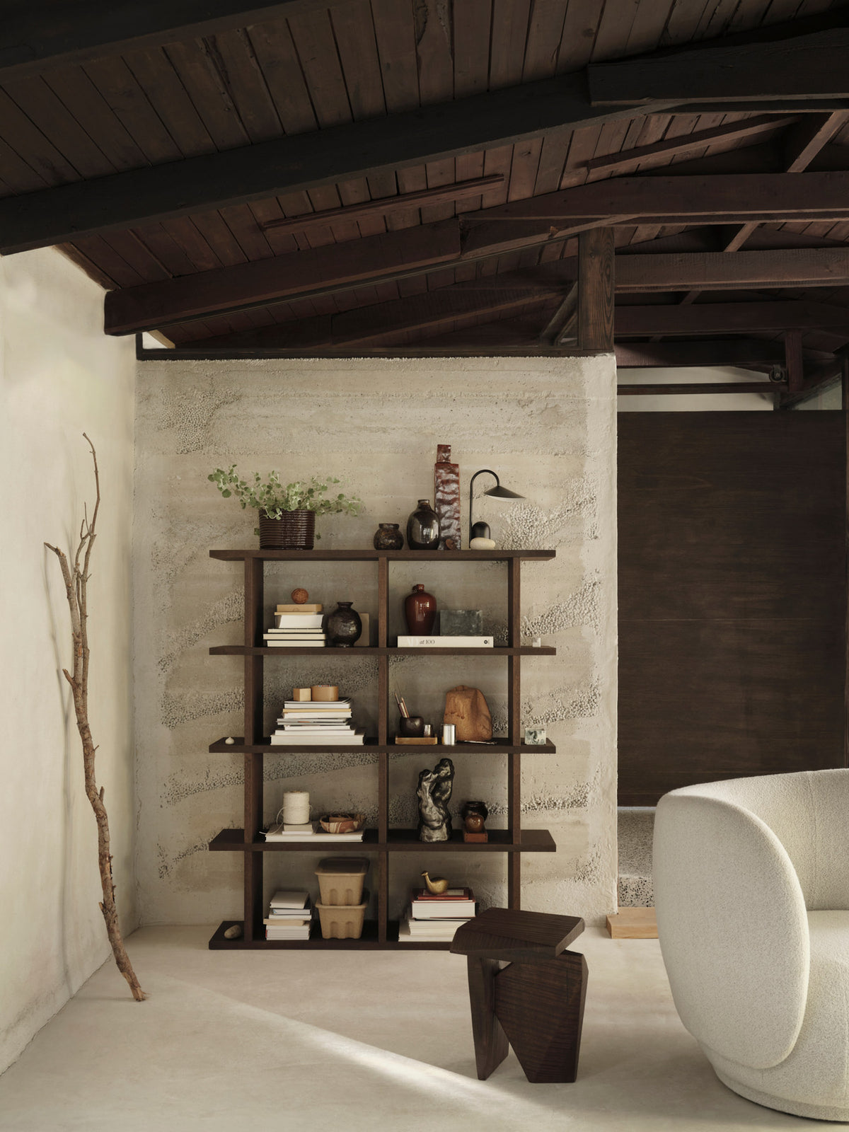 Silva Piece in Dark Stained Mango Wood präsentiert im Onlineshop von KAQTU Design AG. Beistelltisch ist von Ferm Living