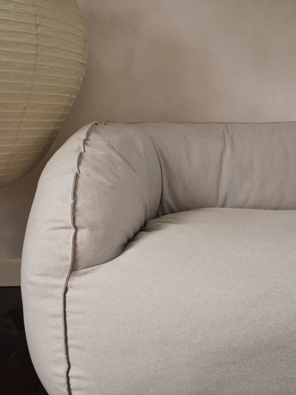 Nesten 2 Seater Sofa in Cotton Natural präsentiert im Onlineshop von KAQTU Design AG. 2er Sofa ist von Ferm Living