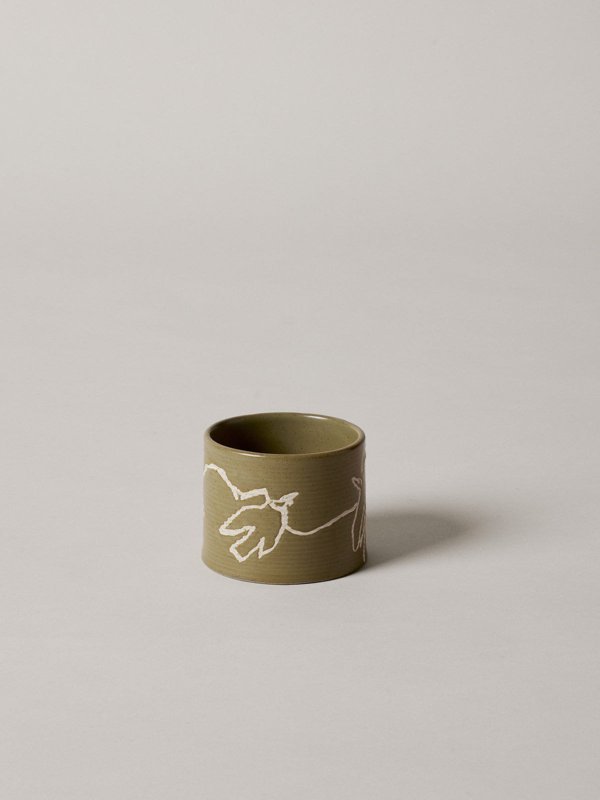 Vuelo Cup in Elm Green präsentiert im Onlineshop von KAQTU Design AG. Tasse ist von Ferm Living