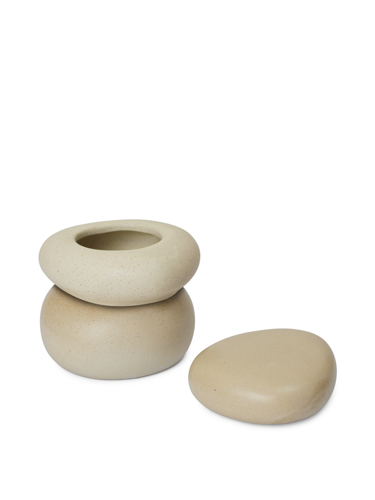 Pebble Box in Sand/Creme präsentiert im Onlineshop von KAQTU Design AG. Aufbewahrungsbox ist von Ferm Living