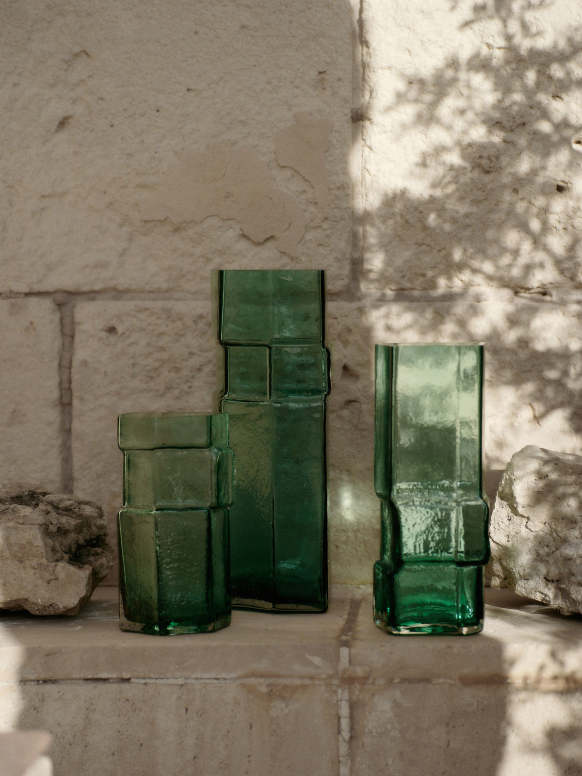 Muro Vase H23 in Recyceltes Grün präsentiert im Onlineshop von KAQTU Design AG. Vase ist von Ferm Living