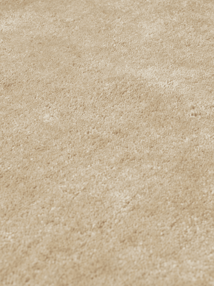 Eleganter Firth Jute Teppich in natürlichem Off-white, 170 x 240 cm, von Ferm Living – ideal für ein gemütliches Wohnambiente.