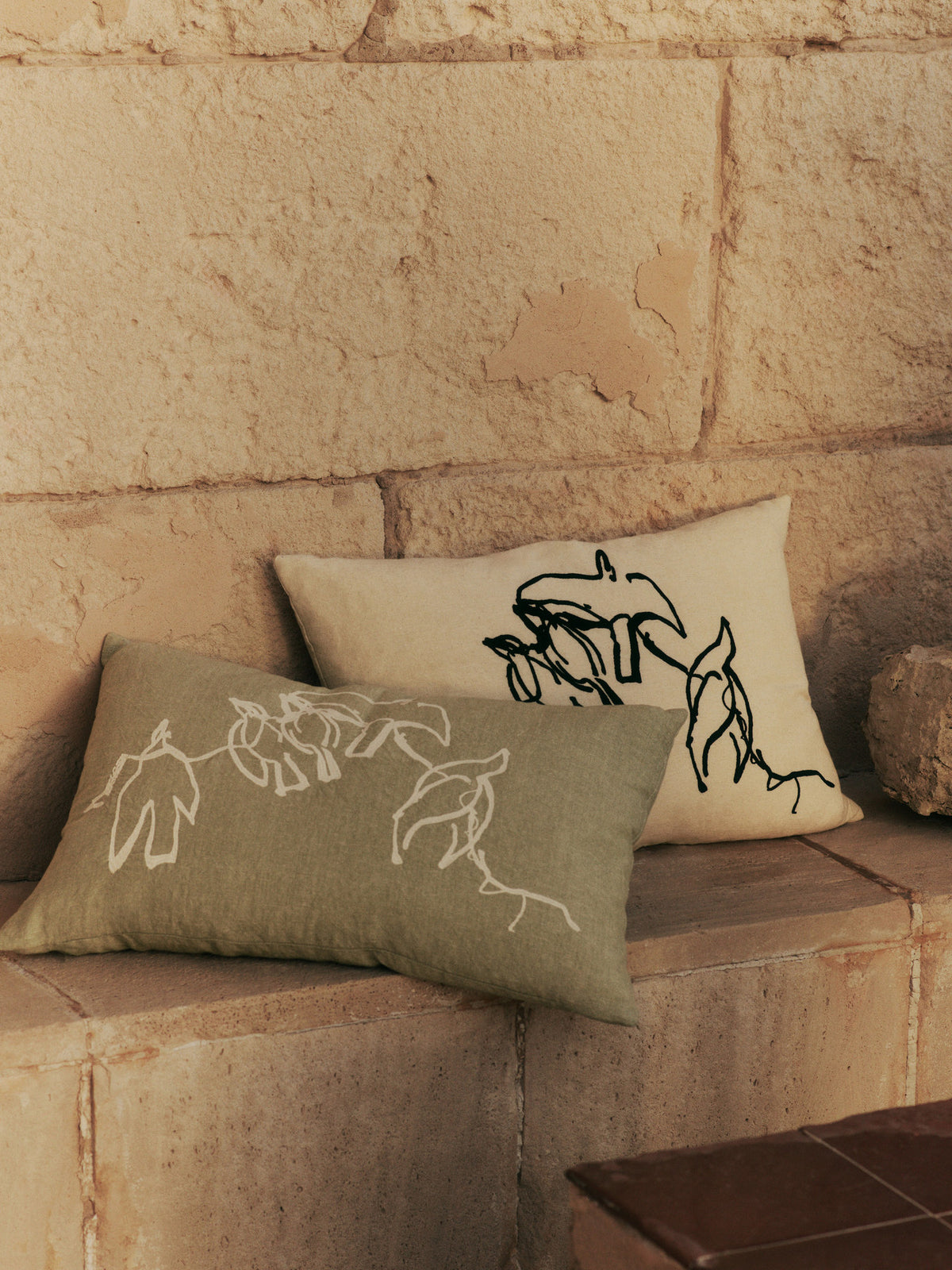 Vuelo Kissenbezug in Natürlich präsentiert im Onlineshop von KAQTU Design AG. Deko Kissenbezug ist von Ferm Living