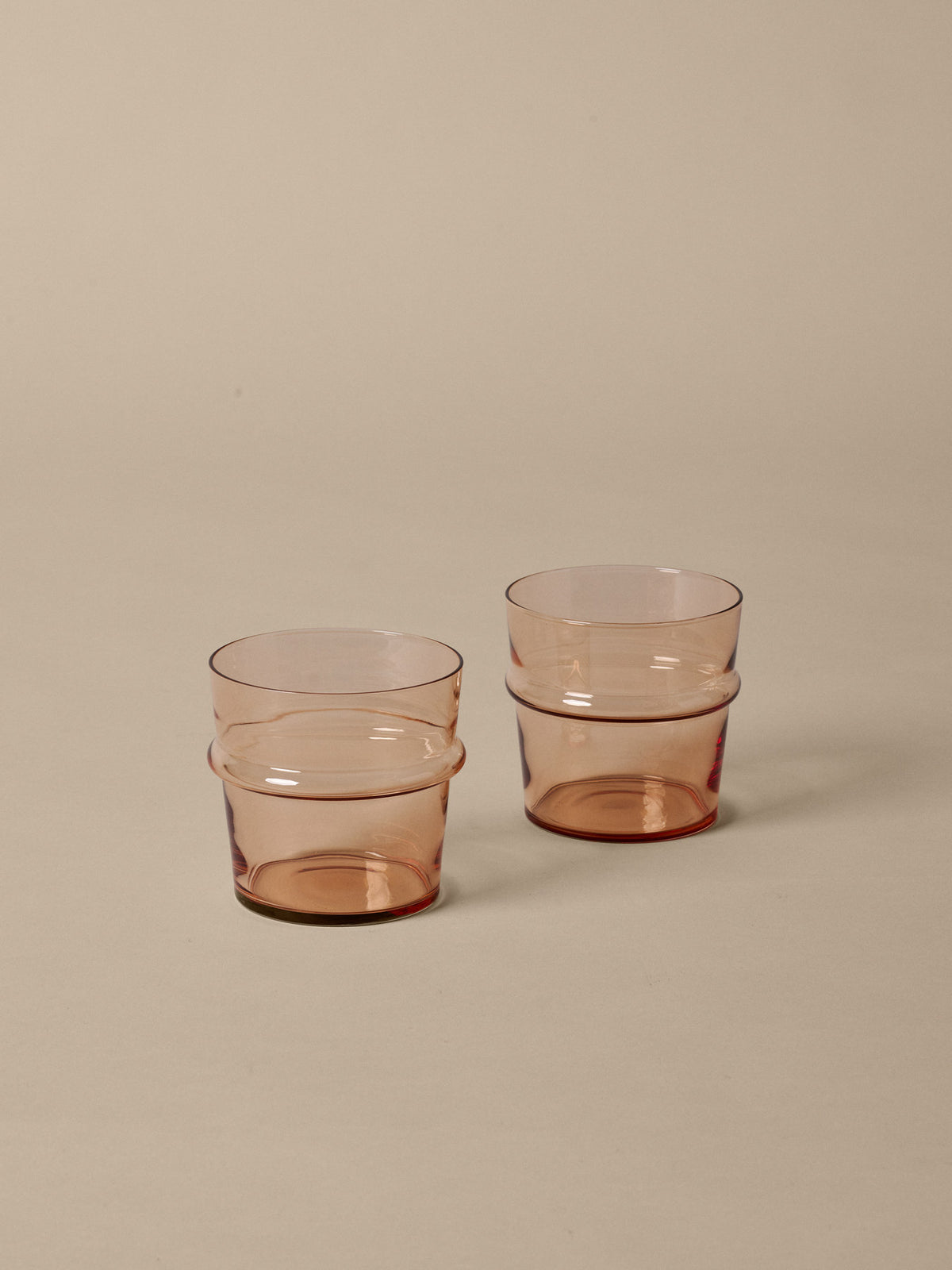 Boya Gläser Low Set aus 2 in Blush präsentiert im Onlineshop von KAQTU Design AG. Glas ist von Ferm Living