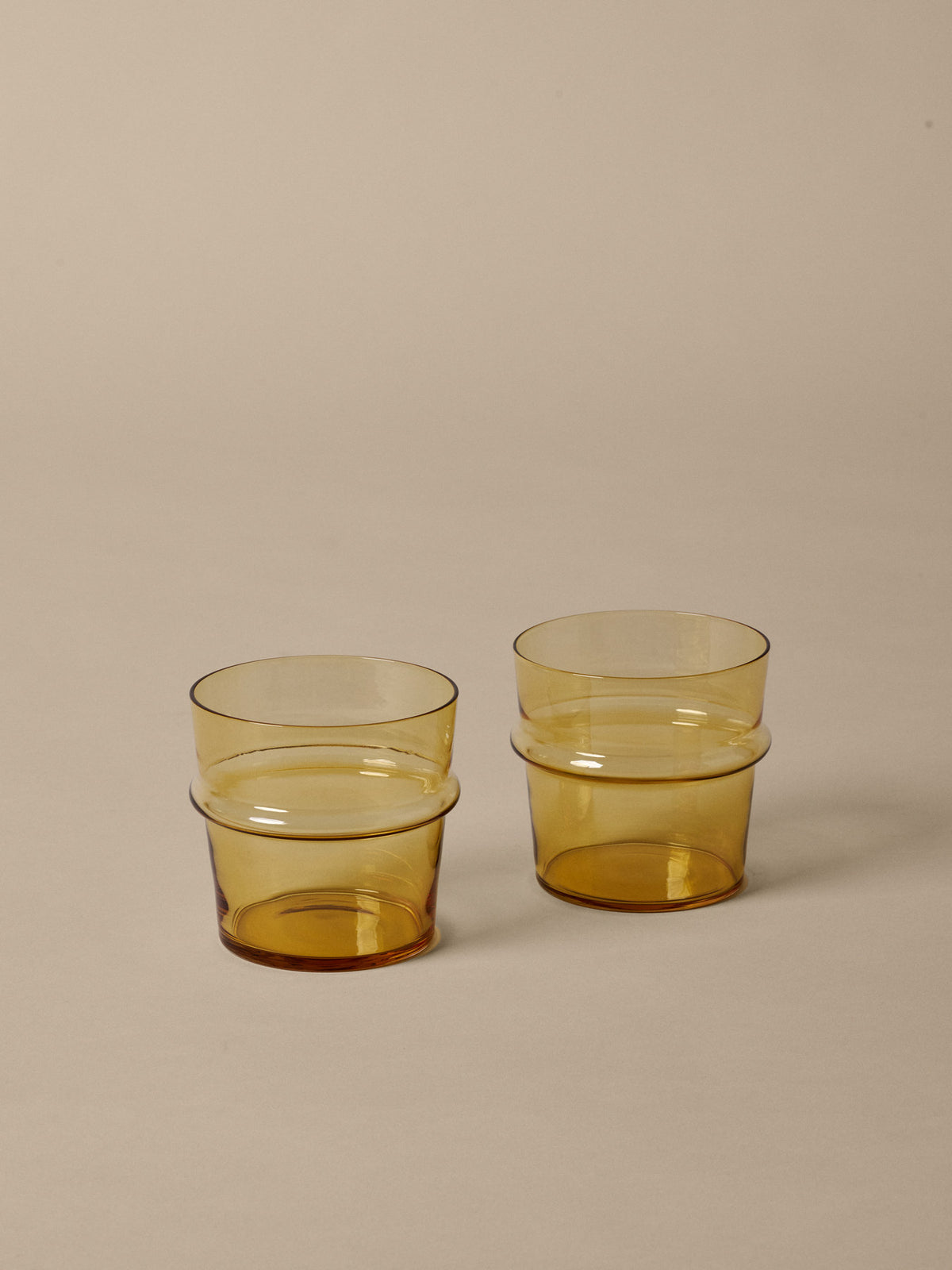 Boya Gläser Low Set aus 2 in Gelb präsentiert im Onlineshop von KAQTU Design AG. Glas ist von Ferm Living