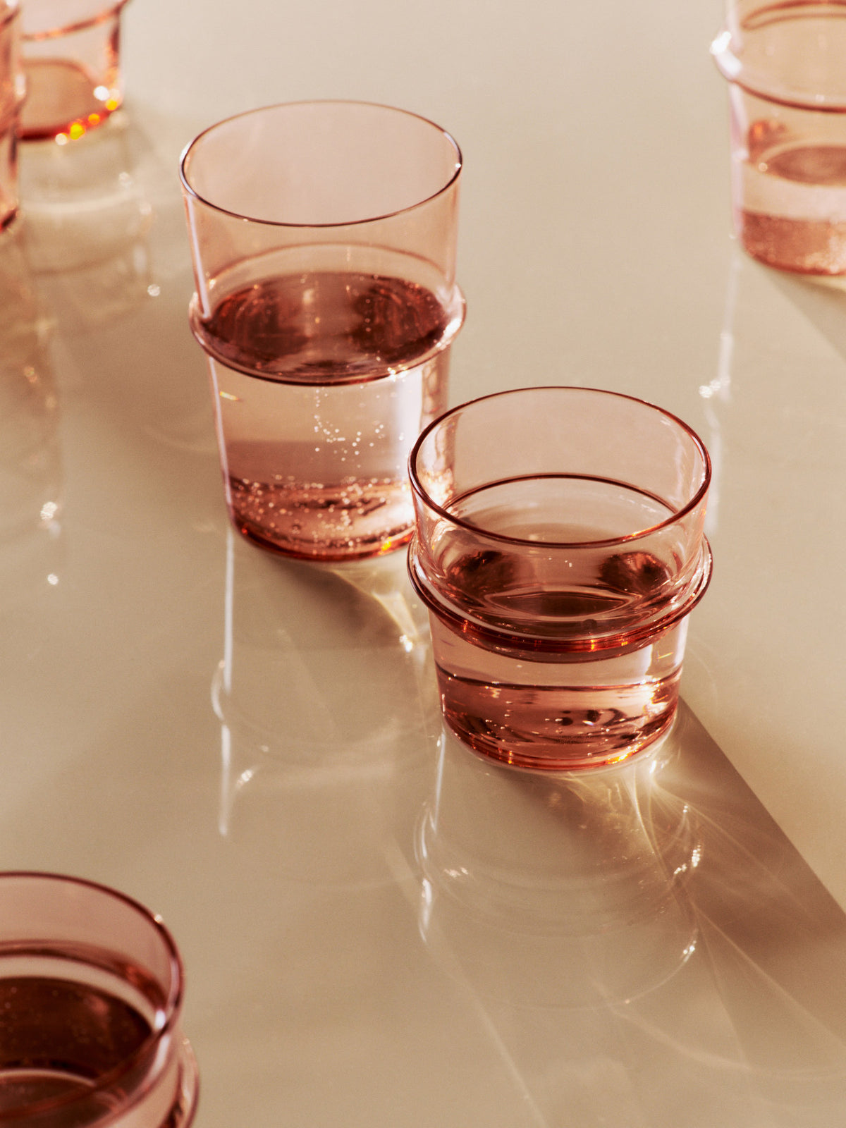 Boya Gläser High Set aus 2 in Blush präsentiert im Onlineshop von KAQTU Design AG. Glas ist von Ferm Living