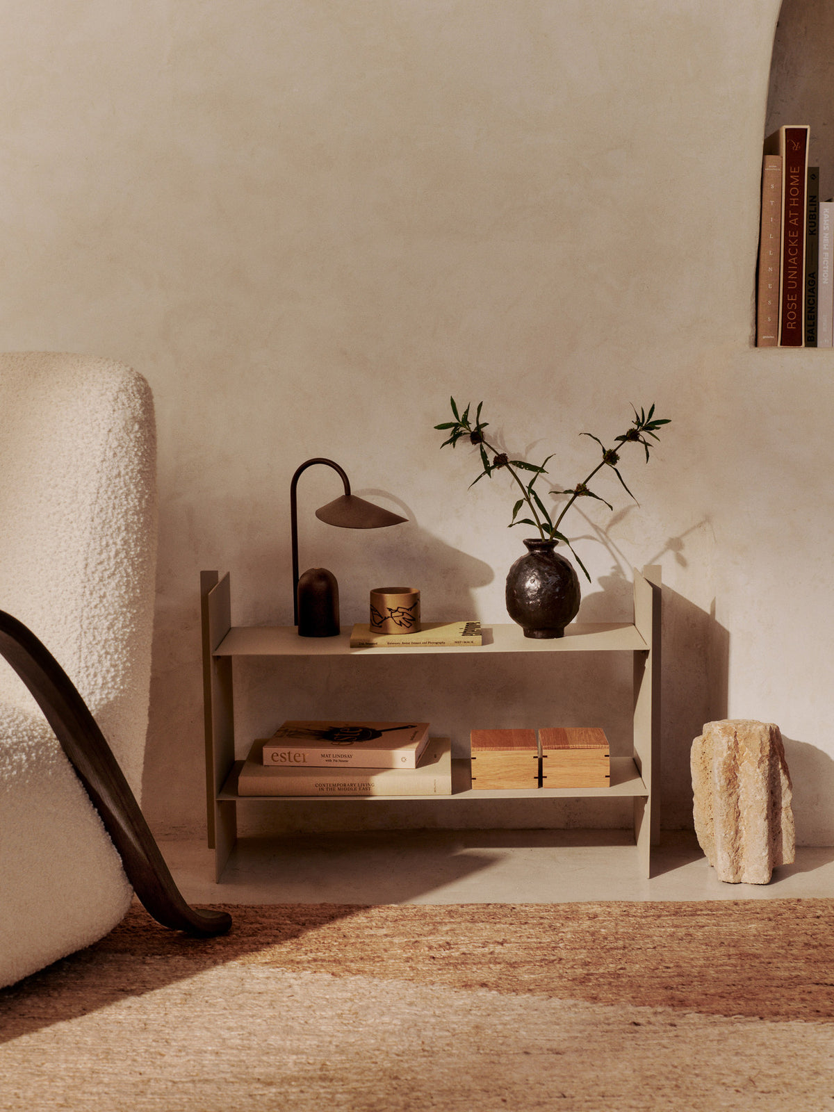 Lager Low Regal in Kaschmir präsentiert im Onlineshop von KAQTU Design AG. Standregal ist von Ferm Living