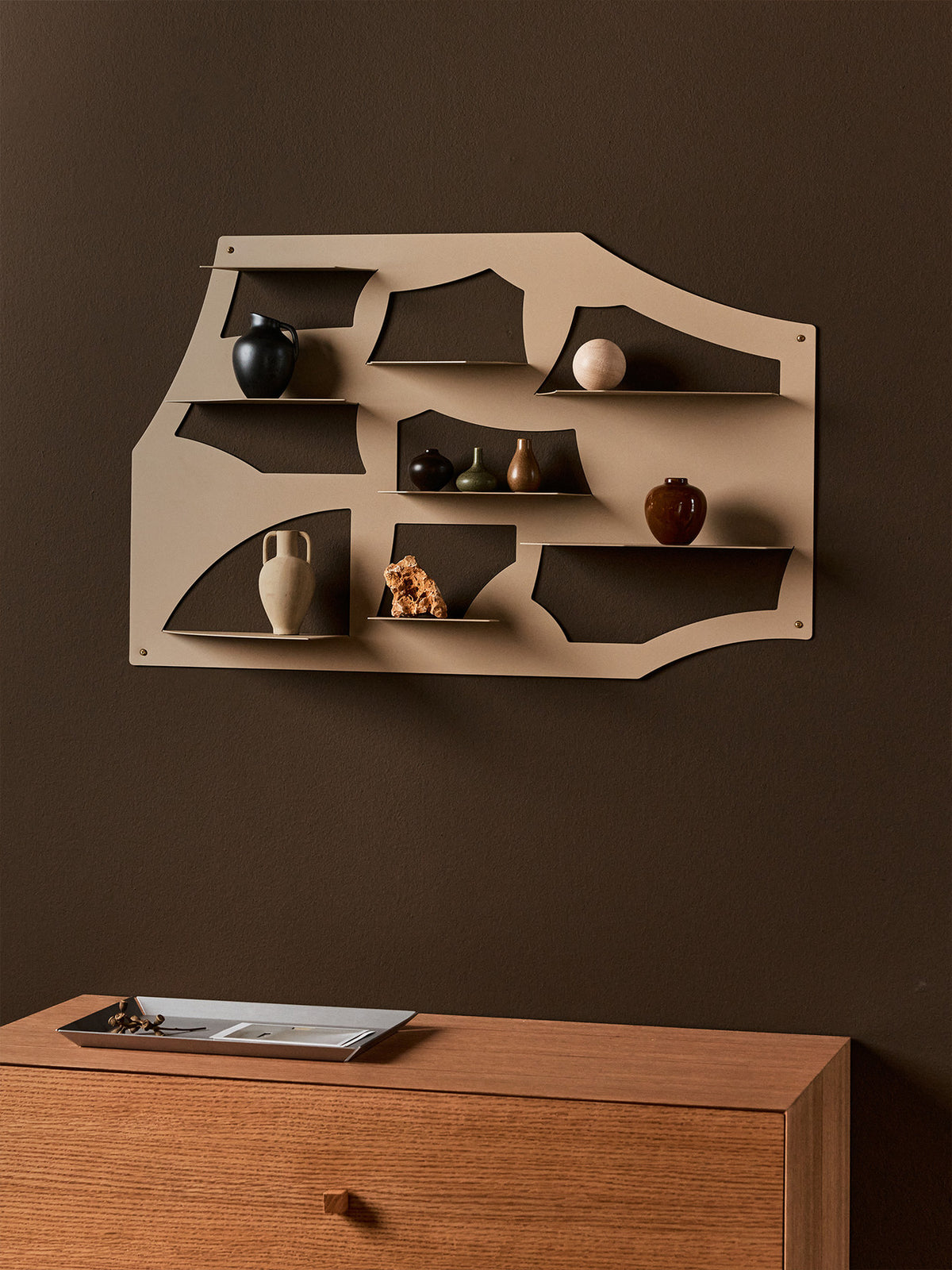 Leta Regal in Kaschmir präsentiert im Onlineshop von KAQTU Design AG. Wandregal ist von Ferm Living