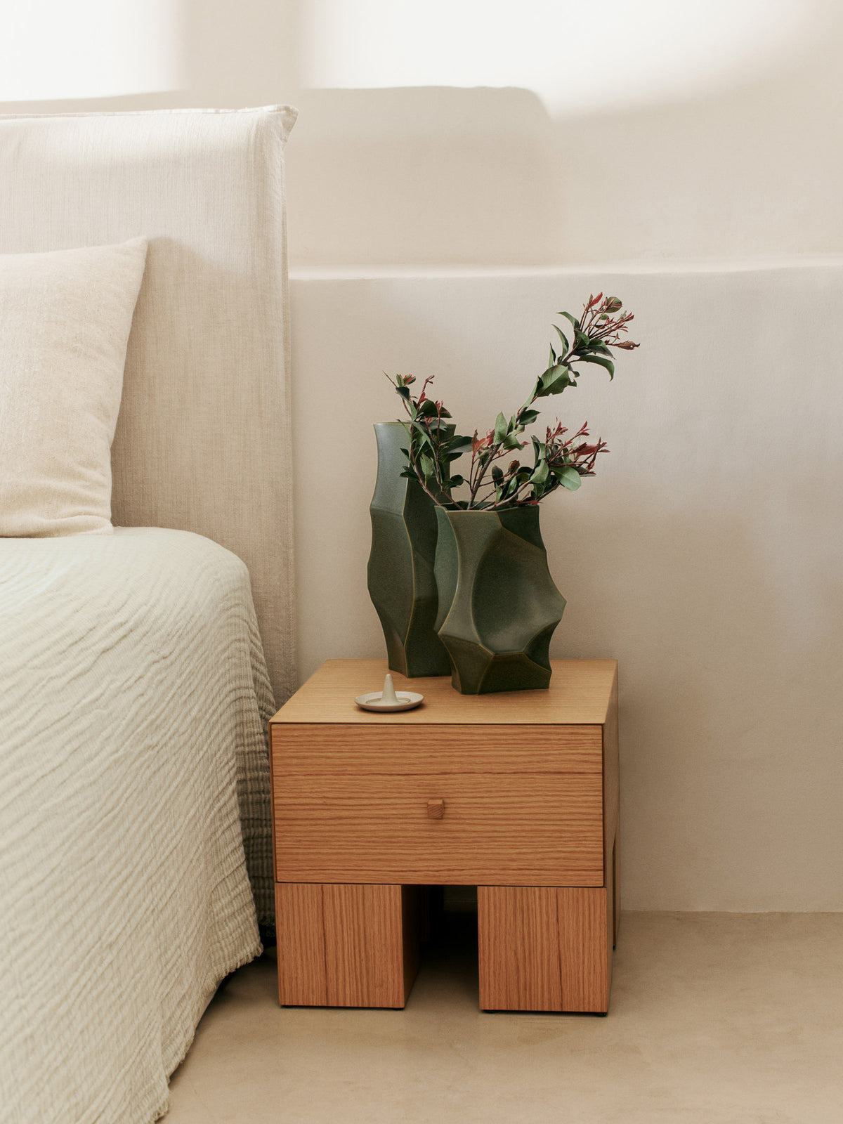Kuben Nachttisch 1x1 in Natürliche Eichenfurnier präsentiert im Onlineshop von KAQTU Design AG. Beistelltisch ist von Ferm Living