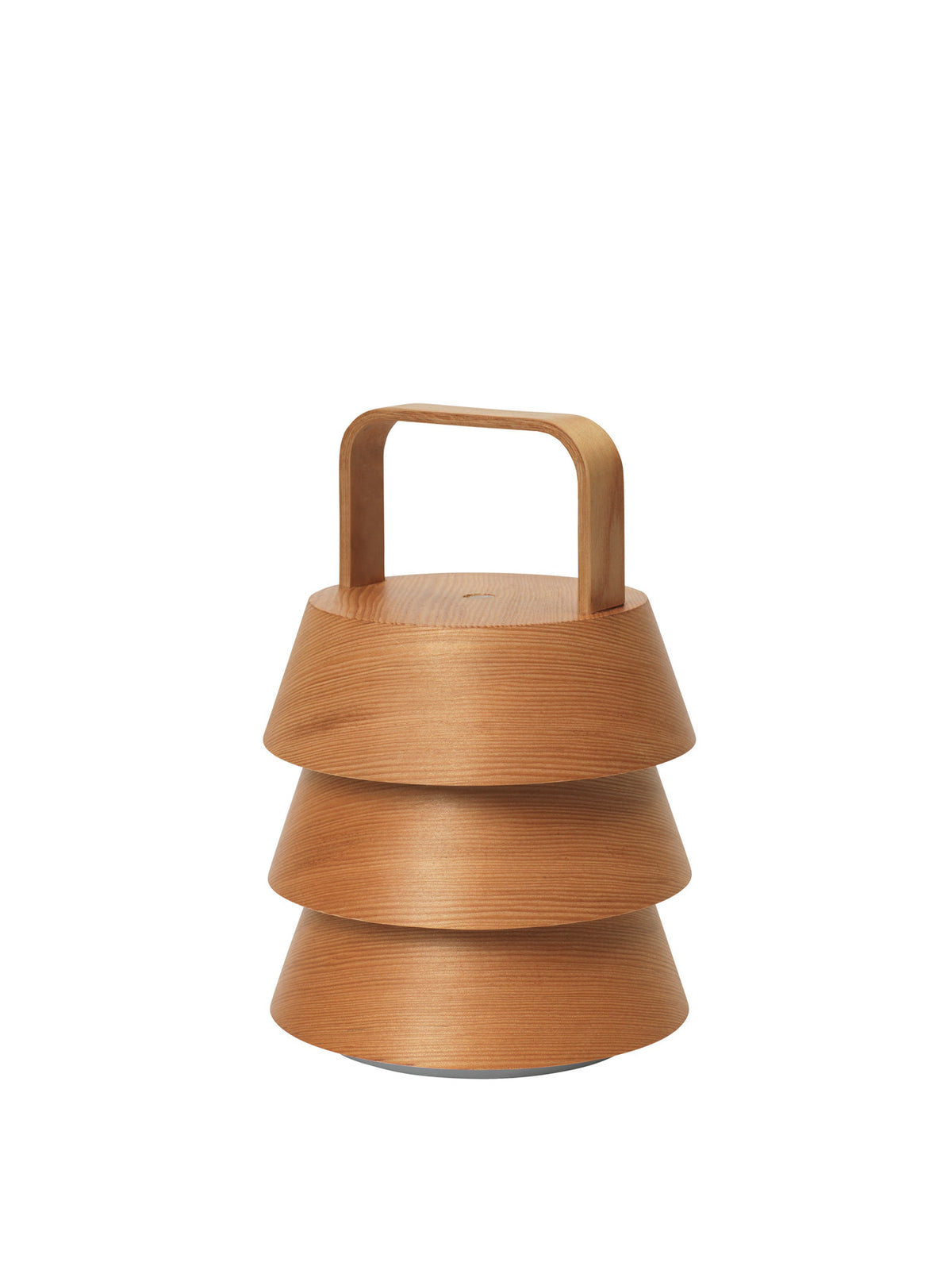 Luver Tragbare Lampe von Ferm Living: Tischleuchte mit drei spitz zulaufenden Schirmen aus Douglasienholz, Eisenbasis und gebogenem Holzgriff in Natürlich.
