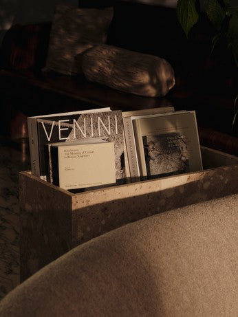 Stone Plant Box in Sand präsentiert im Onlineshop von KAQTU Design AG. Pflanzentopf Outdoor ist von Ferm Living