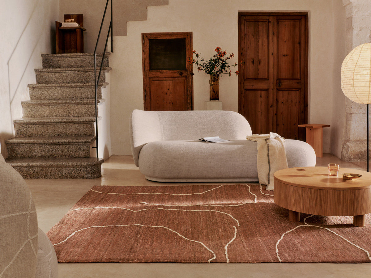Olles Aufbewahrungstisch Ø80 in Natürliche Eichenfurnier präsentiert im Onlineshop von KAQTU Design AG. Couchtisch ist von Ferm Living