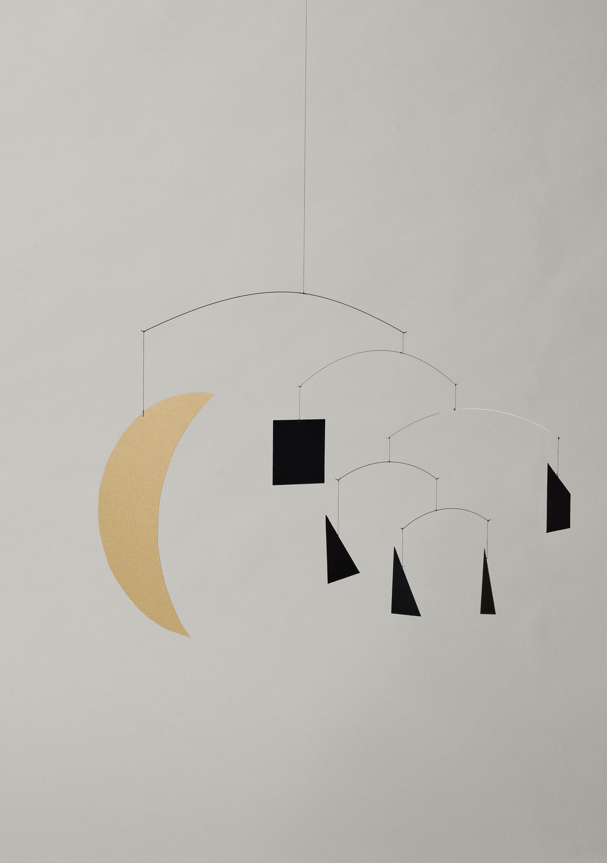 Phase Mobile in Schwarz/Gold präsentiert im Onlineshop von KAQTU Design AG. Mobiles Kids ist von Ferm Living
