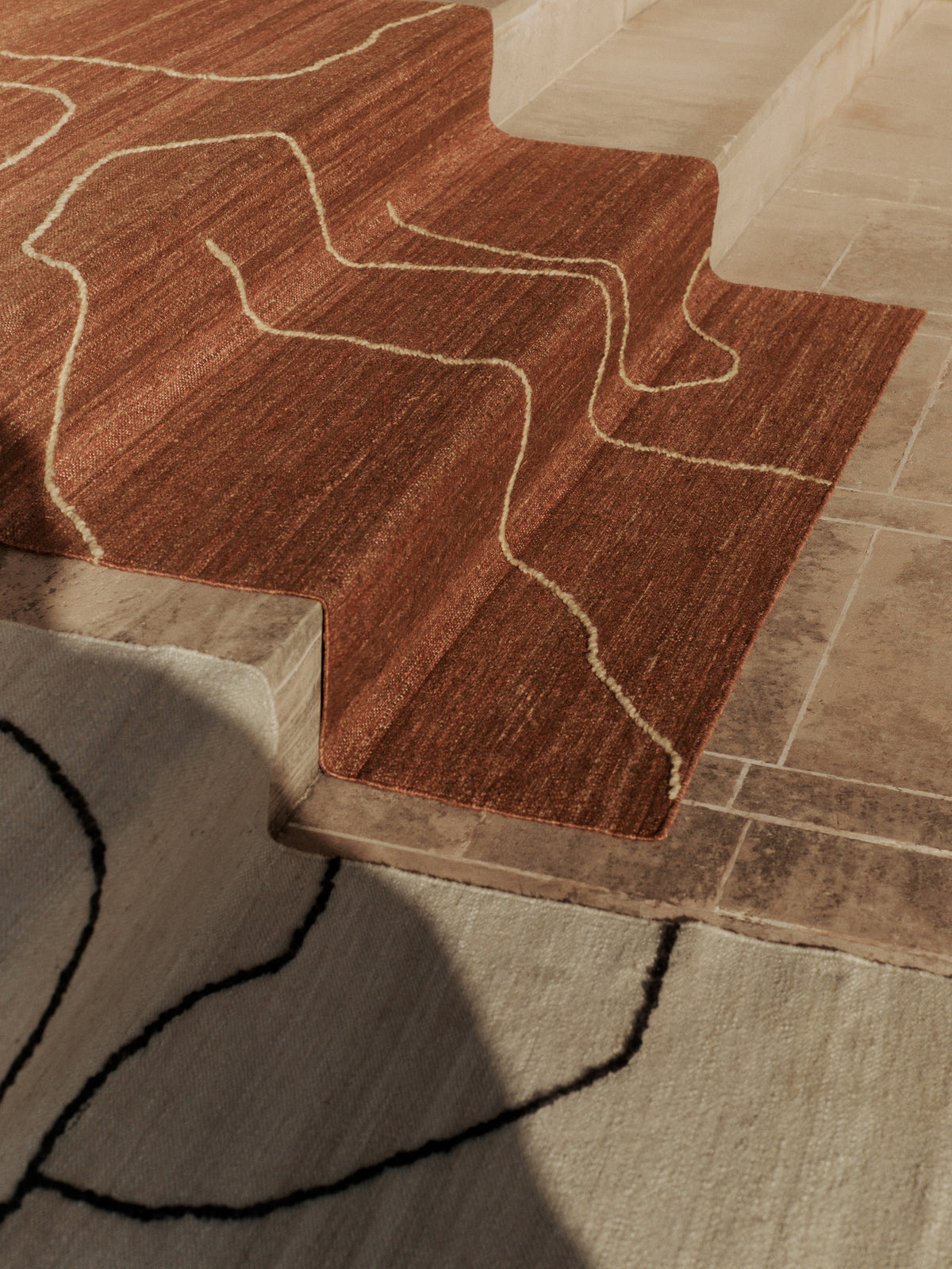 Gesso Jute Teppich 200 x 300 in Terrakotta/Weisslich präsentiert im Onlineshop von KAQTU Design AG. Teppich ist von Ferm Living