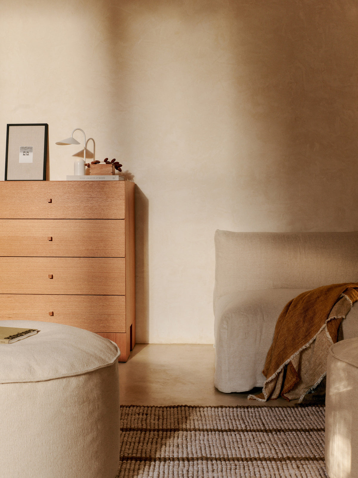 Kuben Kommode 1x4 in Natürliche Eichenfurnier präsentiert im Onlineshop von KAQTU Design AG. Kommode ist von Ferm Living