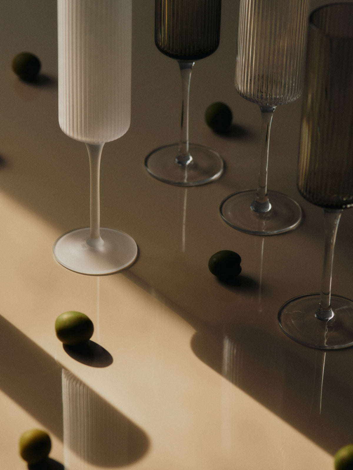 Ripple Champagnerflöten  Set aus 2 in Klar präsentiert im Onlineshop von KAQTU Design AG. Champagner Flutes ist von Ferm Living