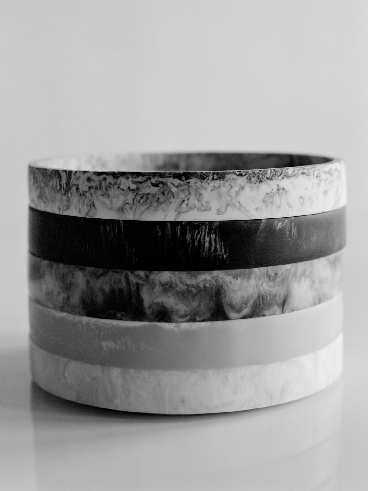 Mist Tray Ø20 in Charcoal präsentiert im Onlineshop von KAQTU Design AG. Tablett ist von Ferm Living