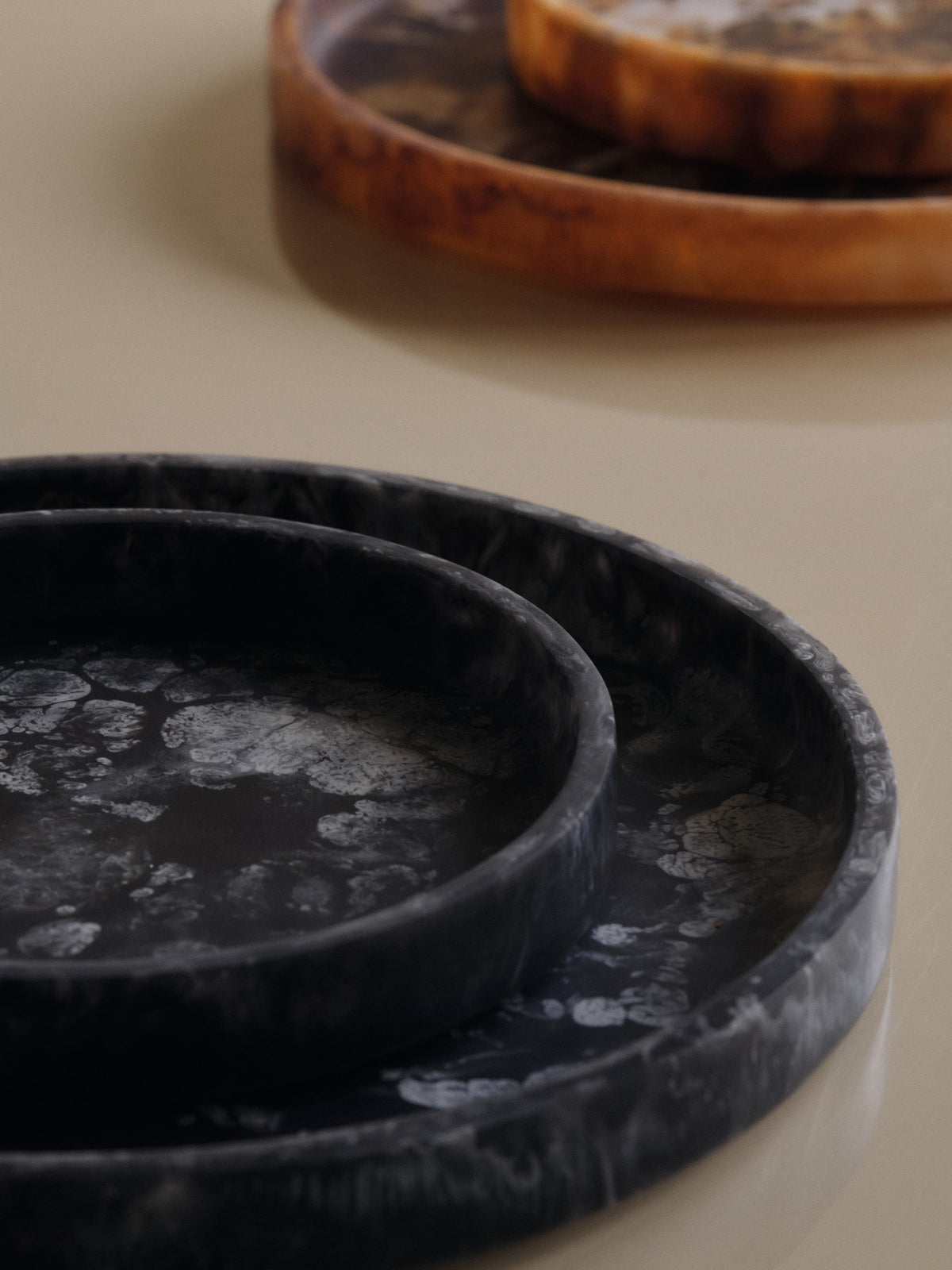 Mist Tray Ø20 in Sugar Kelp präsentiert im Onlineshop von KAQTU Design AG. Tablett ist von Ferm Living