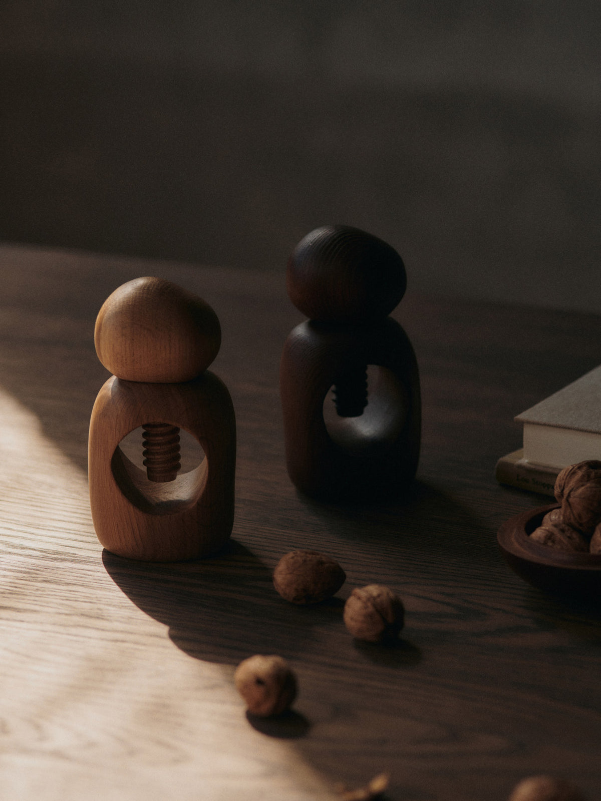 Cairn Nussknacker in Eiche präsentiert im Onlineshop von KAQTU Design AG. Nussknacker ist von Ferm Living