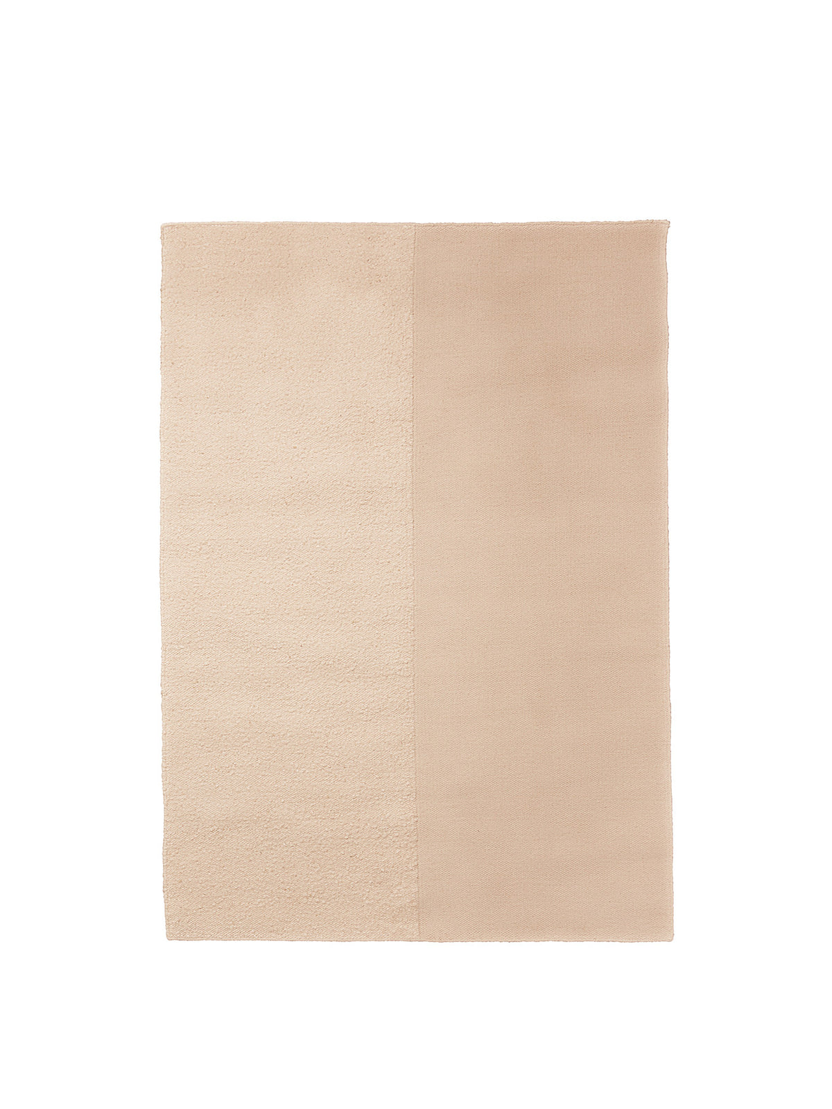 Kompliment Teppich von Ferm Living in Off-White, handgewebt aus Wolle und Baumwolle, mit zweiseitiger Designstruktur und unregelmässigem Garn.