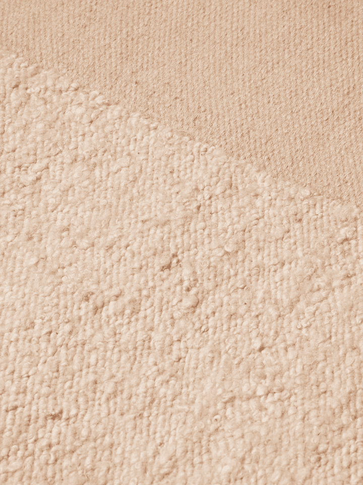 Kompliment Teppich 170 x 240  in Off-white präsentiert im Onlineshop von KAQTU Design AG. Teppich ist von Ferm Living