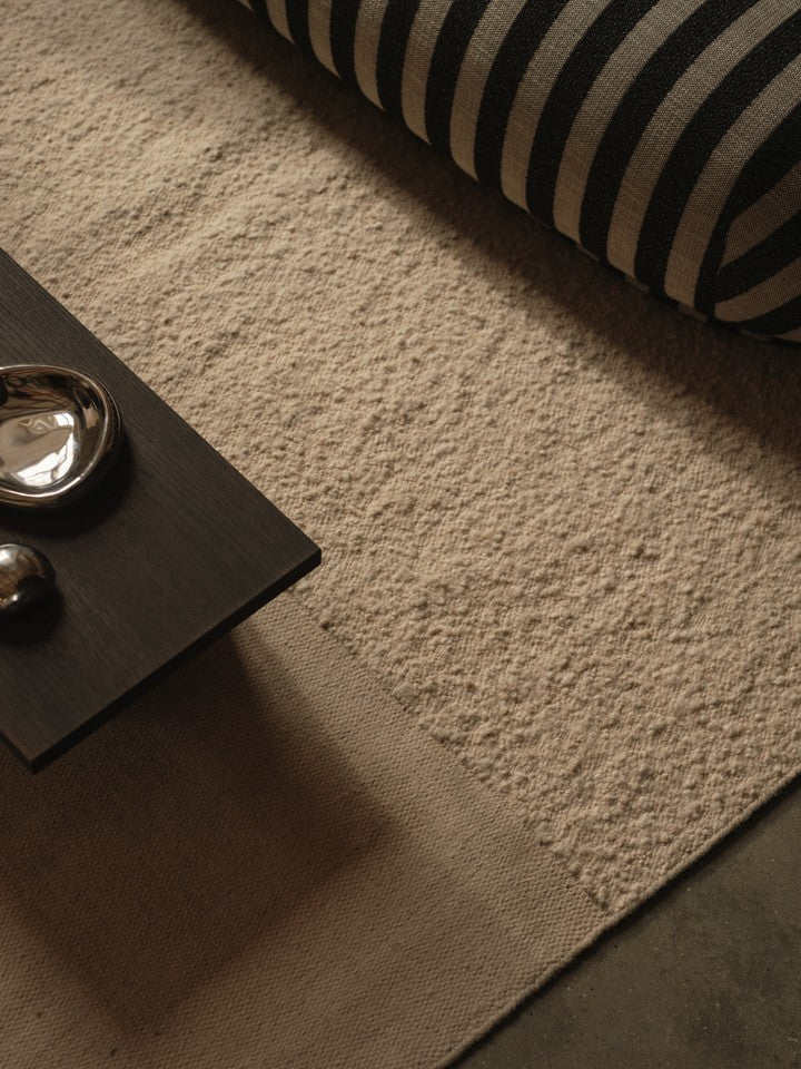 Kompliment Teppich 200 x 300  in Off-white präsentiert im Onlineshop von KAQTU Design AG. Teppich ist von Ferm Living