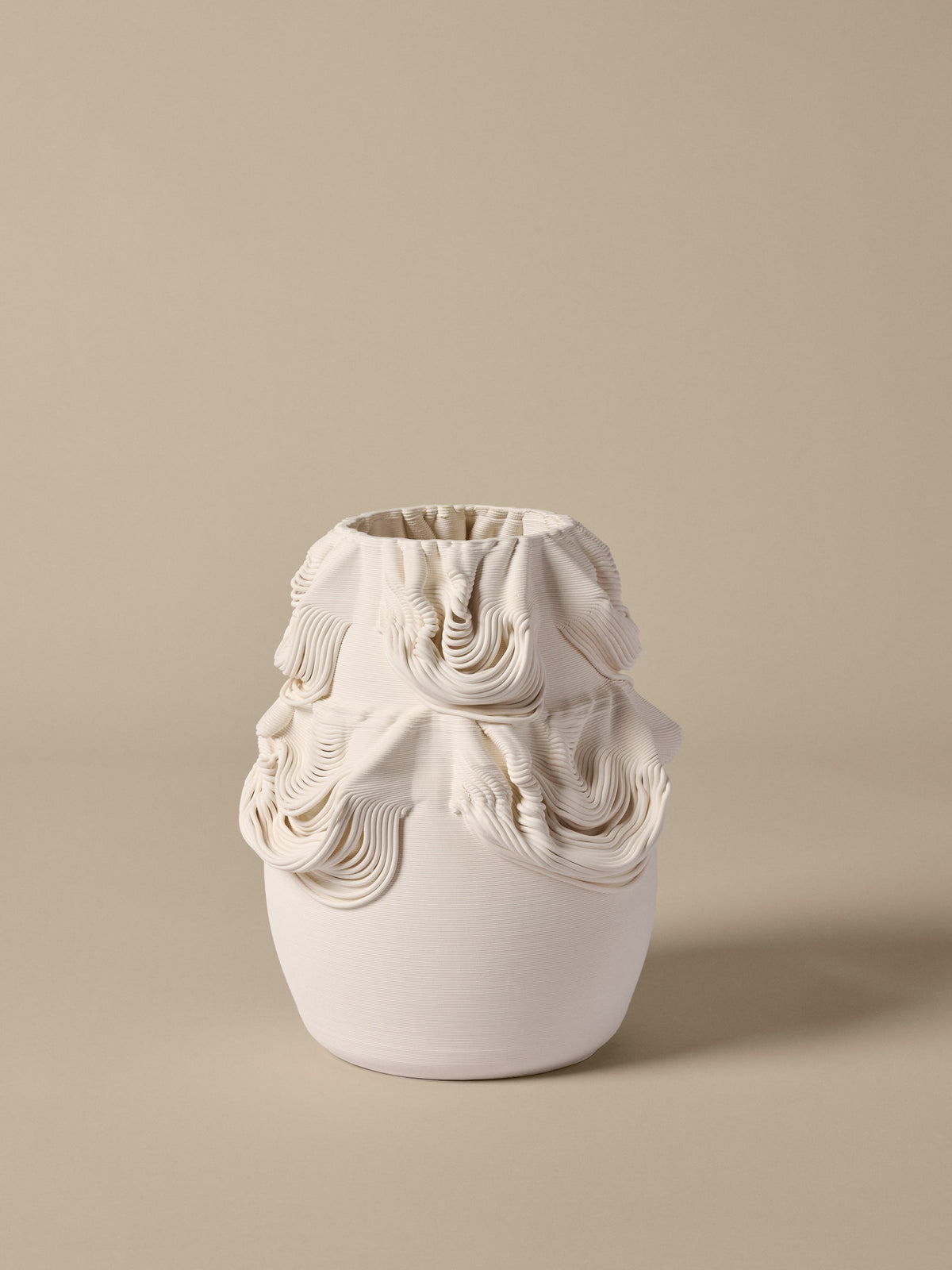 Drisca Vase H23 in Off-White präsentiert im Onlineshop von KAQTU Design AG. Vase ist von Ferm Living