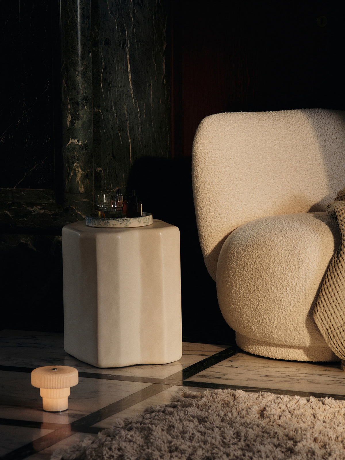 Ripple tragbare Tischlampe H10 in White präsentiert im Onlineshop von KAQTU Design AG. Tischleuchte ist von Ferm Living