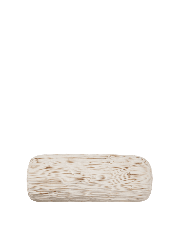 Stilvolles Smocked Bolster Kissen von Ferm Living, perfekt für gemütliche Wohnräume und geschmackvolle Dekorationselemente.