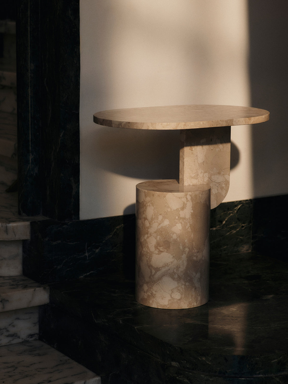 Insert Beistelltisch Stone in Sand präsentiert im Onlineshop von KAQTU Design AG. Beistelltisch ist von Ferm Living