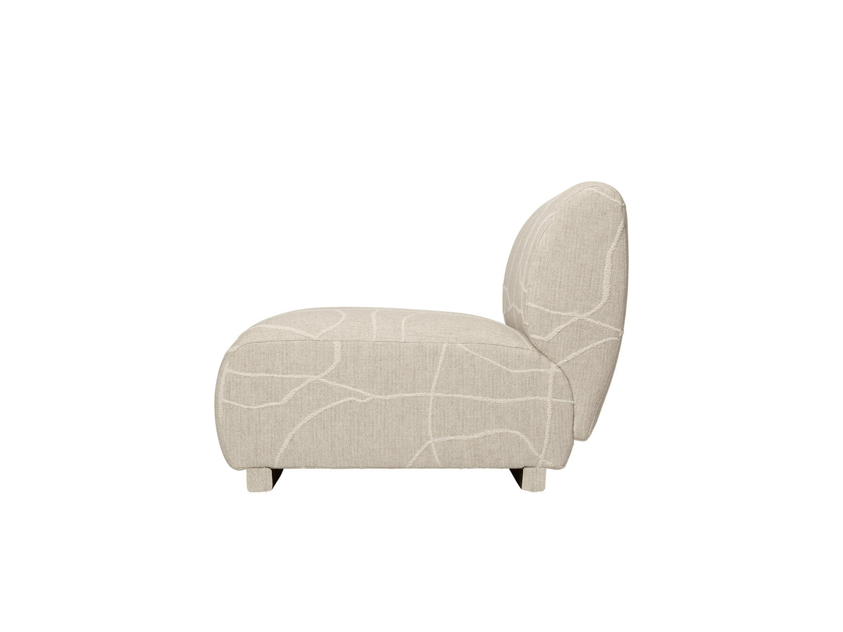 Modulares Sofa Rico Mittelelement mit gerundeter Form und hellem Stoffbezug