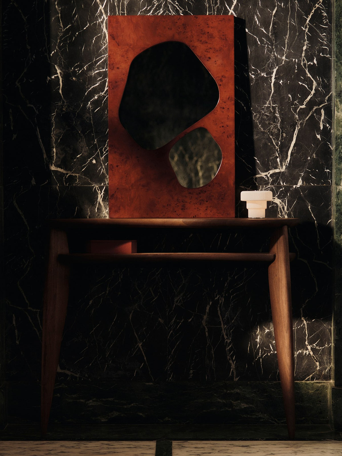 Feve Konsolentisch in Walnut präsentiert im Onlineshop von KAQTU Design AG. Konsolentisch ist von Ferm Living