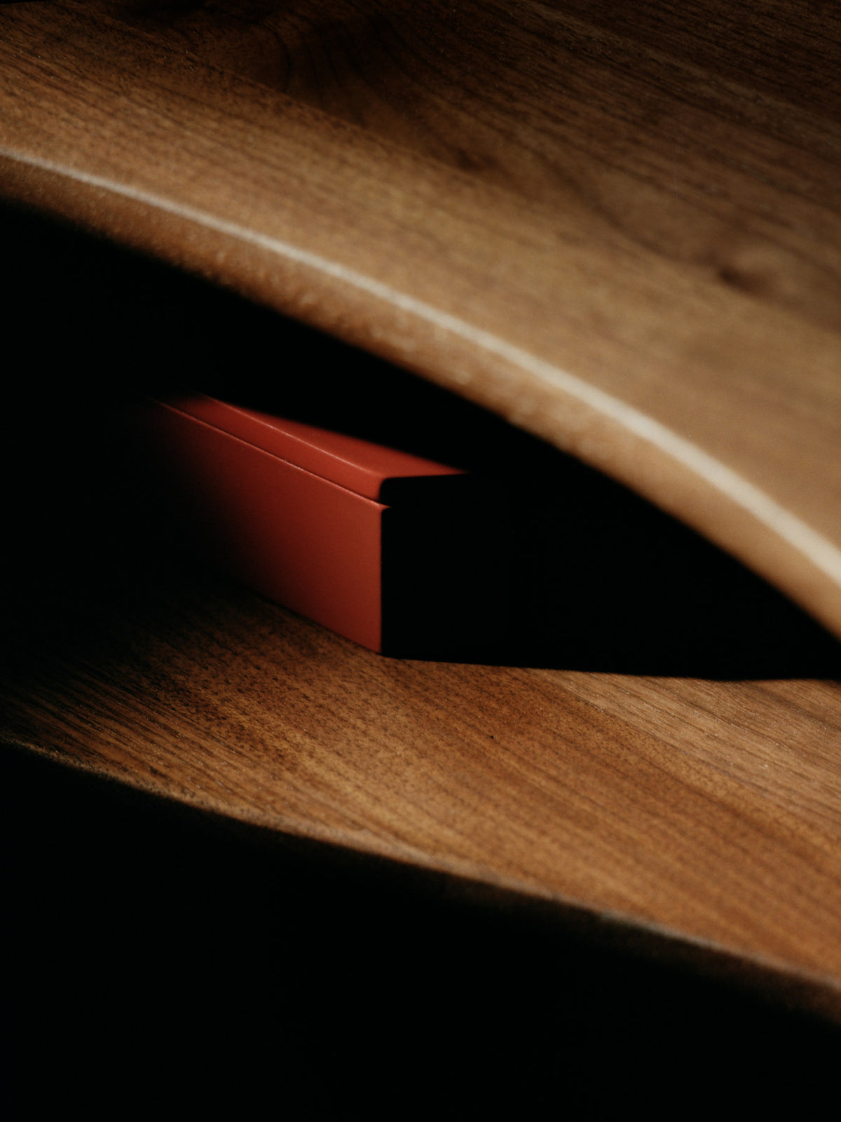Feve Konsolentisch in Walnut präsentiert im Onlineshop von KAQTU Design AG. Konsolentisch ist von Ferm Living