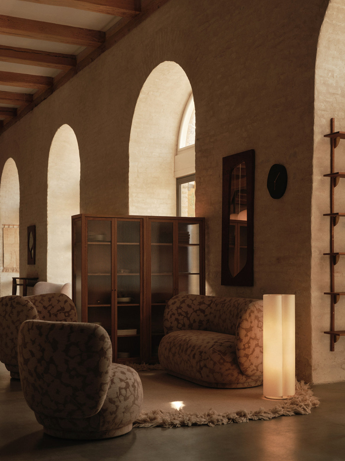 Boe Stehlampe H80 in Silver/Natural präsentiert im Onlineshop von KAQTU Design AG. Stehleuchte ist von Ferm Living