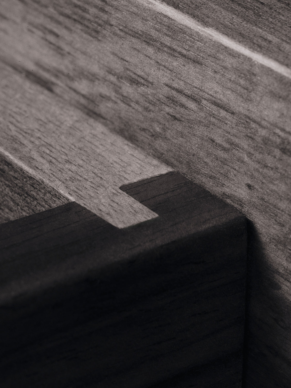 Feve Schreibtisch in Walnut präsentiert im Onlineshop von KAQTU Design AG. Schreibtisch ist von Ferm Living