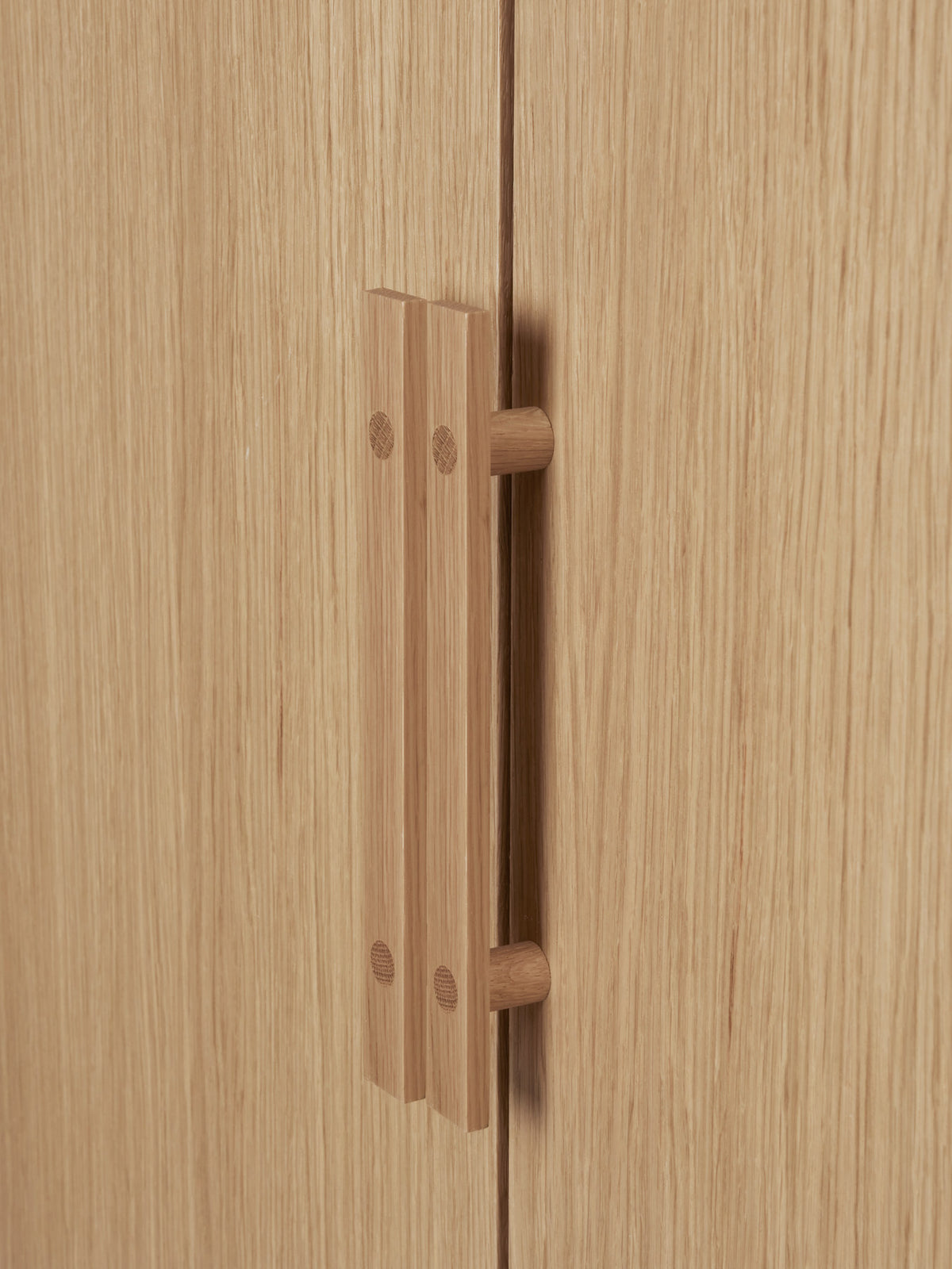 Stilt Wardrobe in Natural präsentiert im Onlineshop von KAQTU Design AG. Cabinet ist von Ferm Living