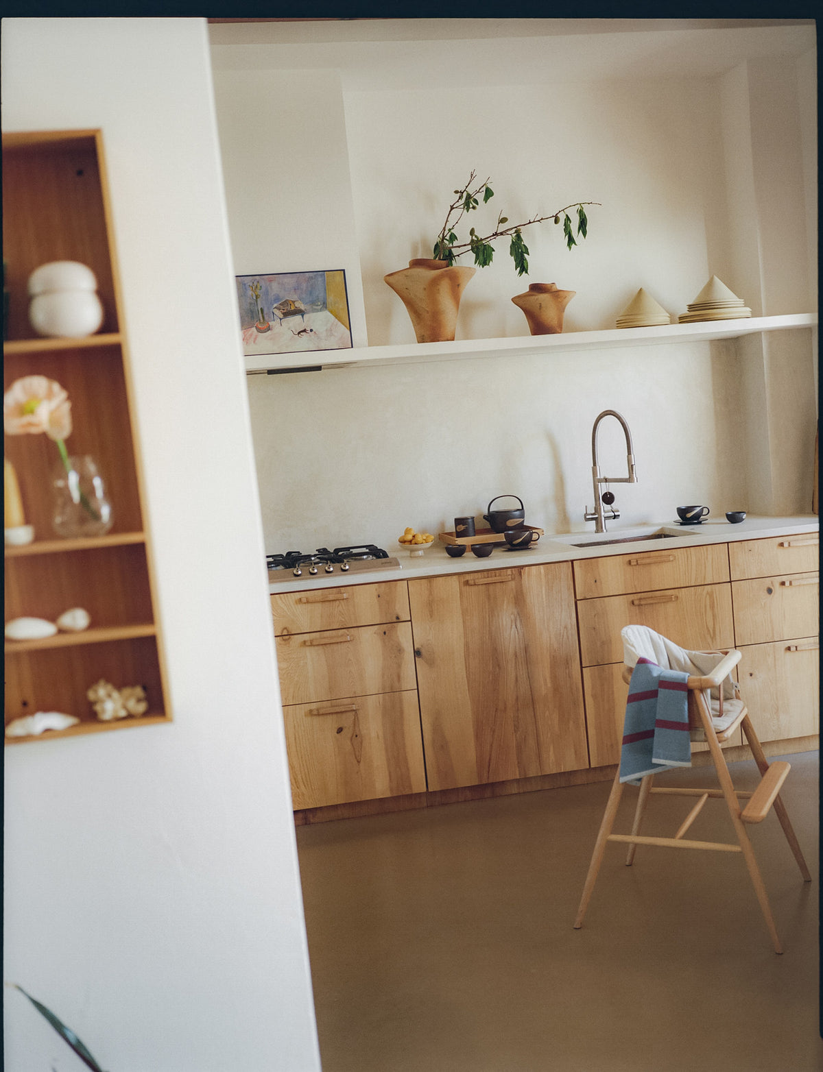 Evio Vase H35 in Burnt Umber präsentiert im Onlineshop von KAQTU Design AG. Vase ist von Ferm Living