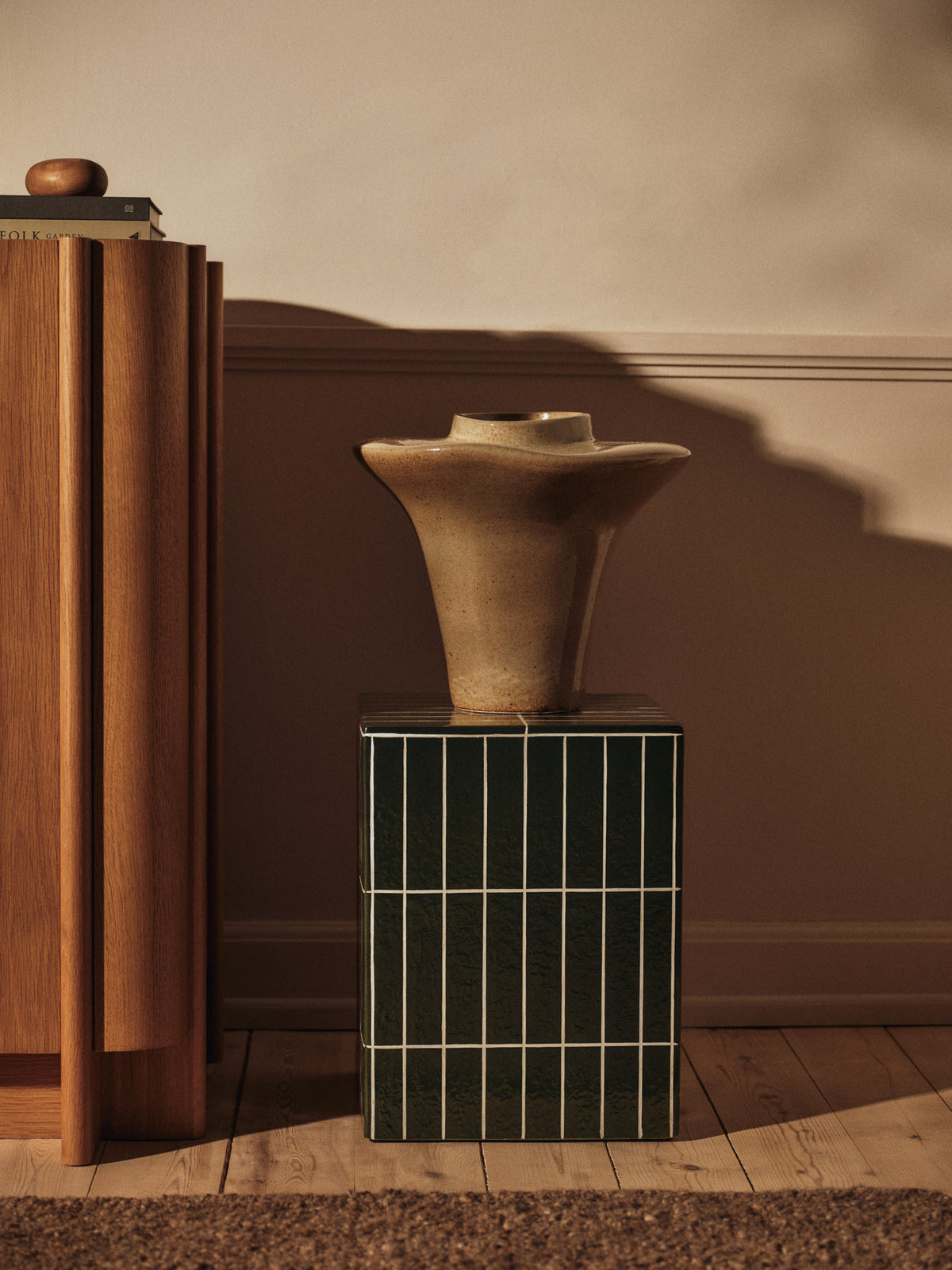 Pillar Beistelltisch in Dark Green präsentiert im Onlineshop von KAQTU Design AG. Beistelltisch ist von Ferm Living