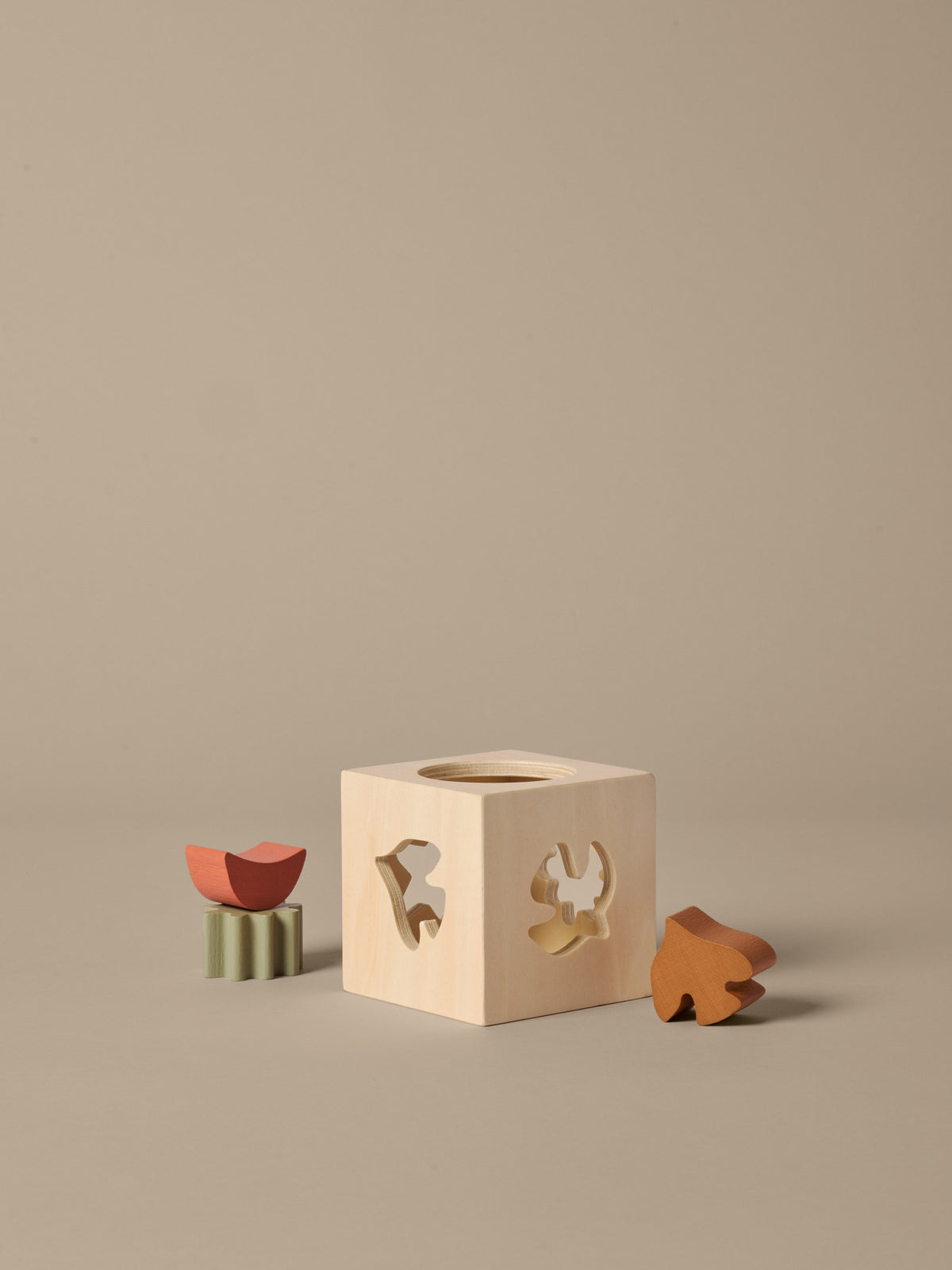 Skye Puzzle Box in Multi präsentiert im Onlineshop von KAQTU Design AG. Spielzeug ist von Ferm Living