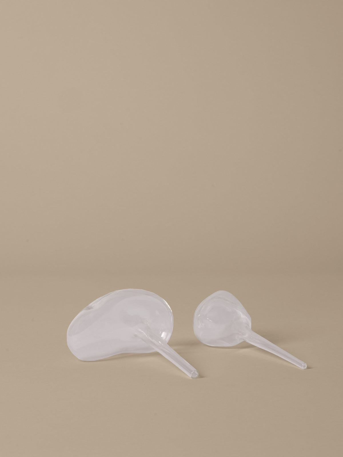 Mercury Water Globes Small Set of 2 in Clear präsentiert im Onlineshop von KAQTU Design AG. Pflanzentopfzubehör ist von Ferm Living