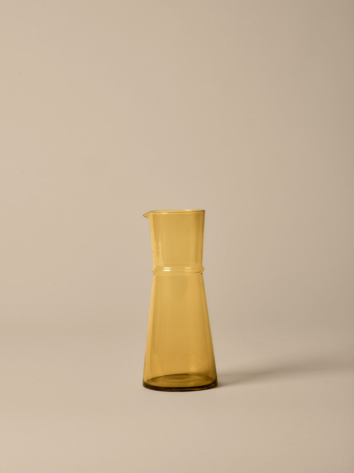 Boya Carafe in Yellow präsentiert im Onlineshop von KAQTU Design AG. Karaffe ist von Ferm Living