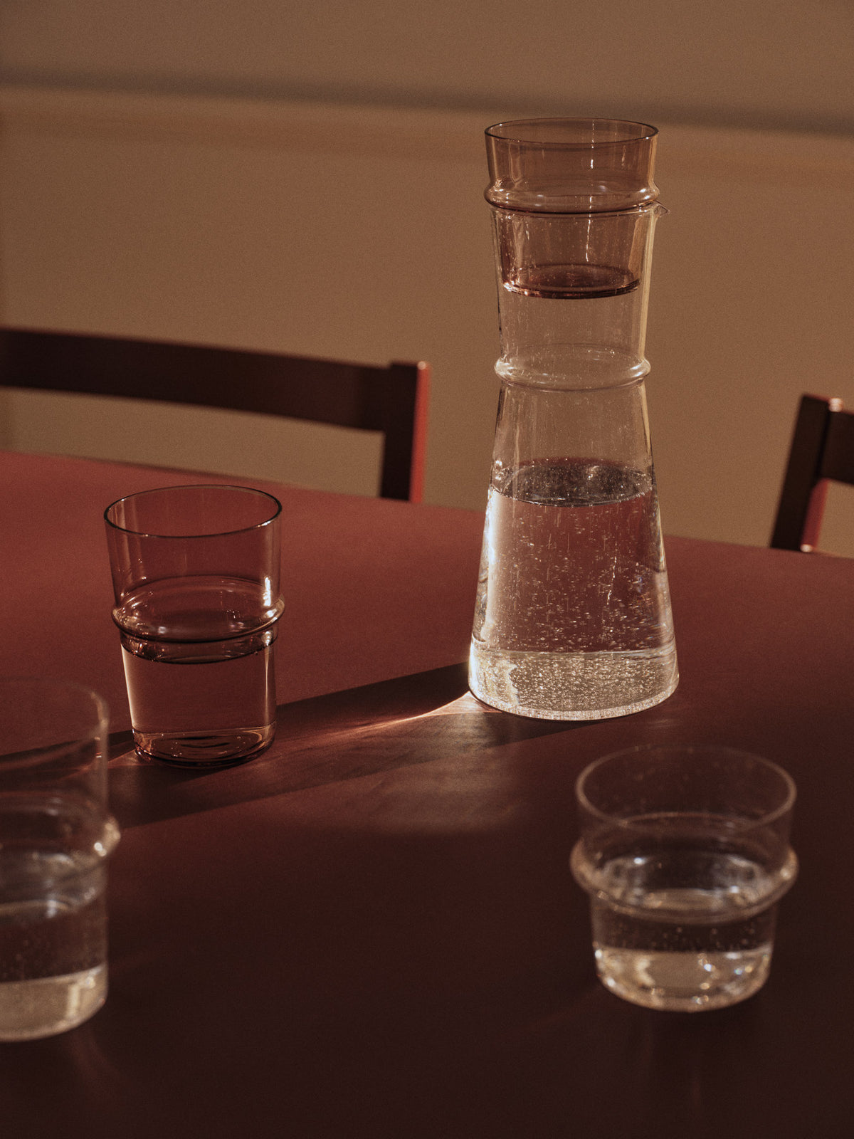 Boya Carafe in Clear with bubbles präsentiert im Onlineshop von KAQTU Design AG. Karaffe ist von Ferm Living