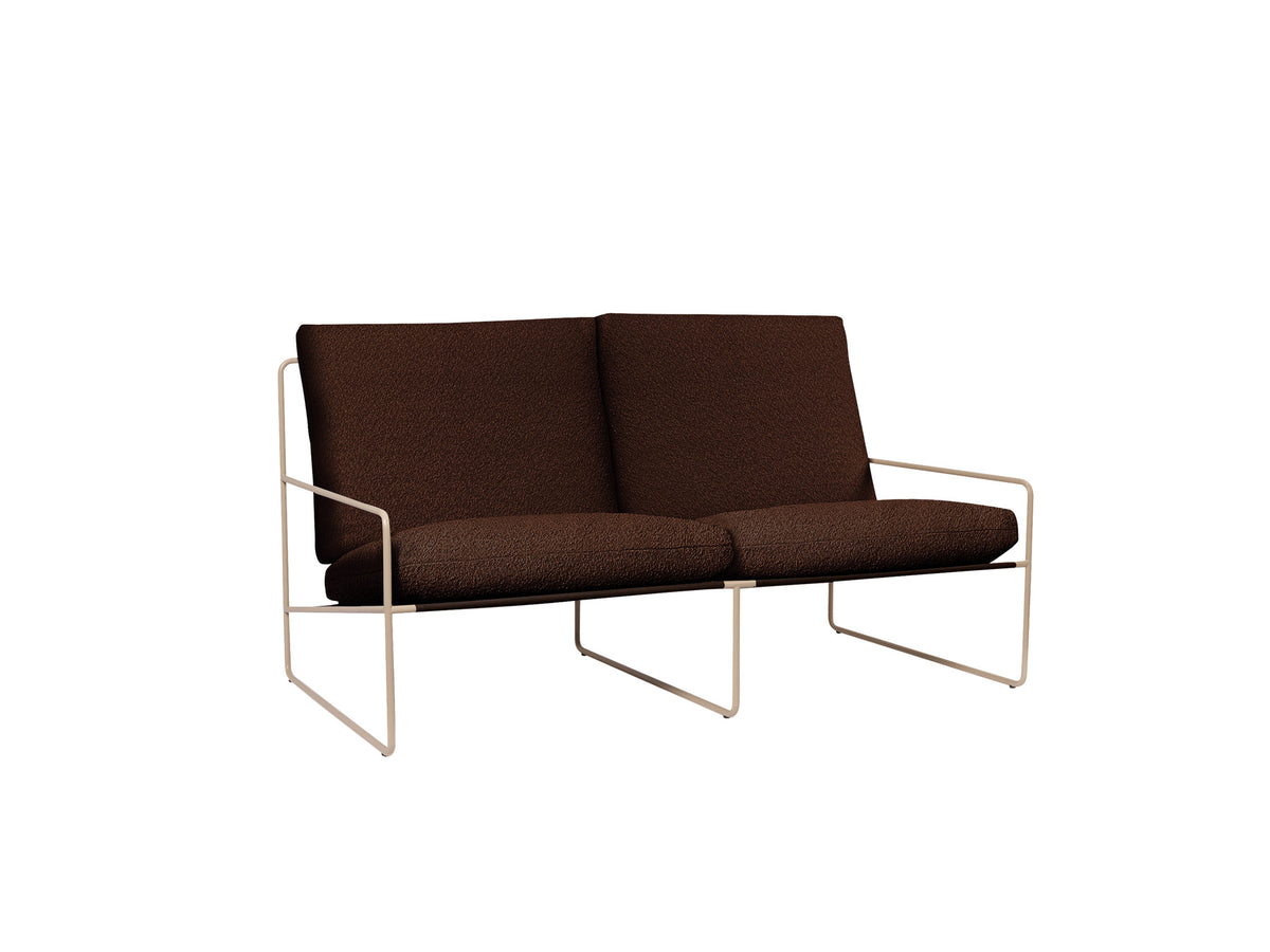 Desert 2-Sitzer Lounge Sofa von Ferm Living mit Bouclé-Bezug und Stahlrahmen im Freien