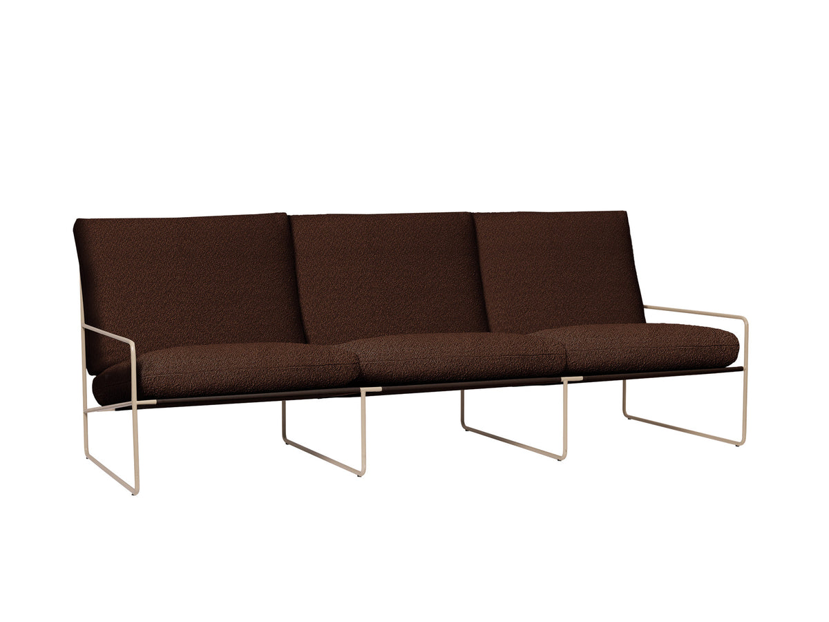 Dreisitziges Outdoor-Sofa Desert von Ferm Living mit Bouclé-Bezug, Sitzkissen und Stahlrahmen