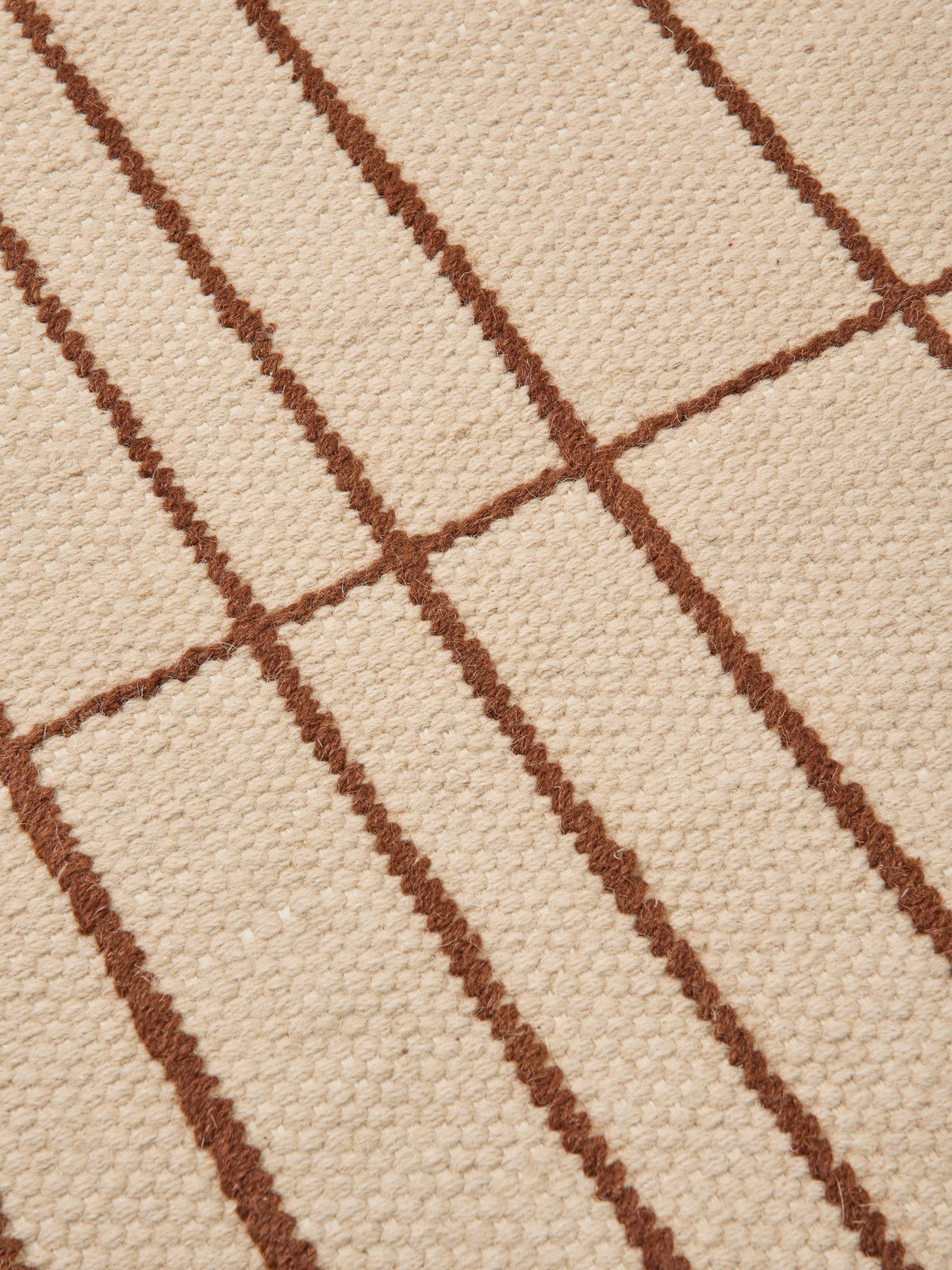 Sen Teppich 170 x 240 in Parchment/Chestnut präsentiert im Onlineshop von KAQTU Design AG. Teppich ist von Ferm Living