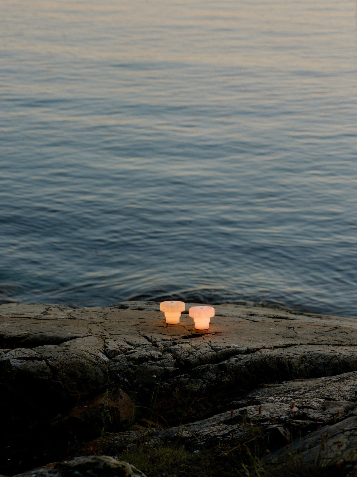 Ripple tragbare Tischlampe H10 in Oat präsentiert im Onlineshop von KAQTU Design AG. Tischleuchte ist von Ferm Living