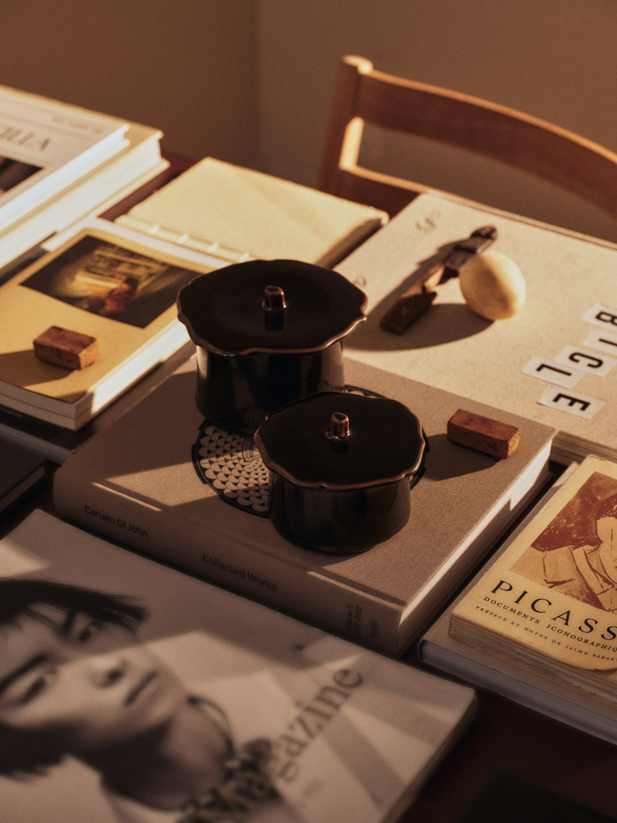 Marnen Jar H9 in Carob Brown präsentiert im Onlineshop von KAQTU Design AG. Vase ist von Ferm Living