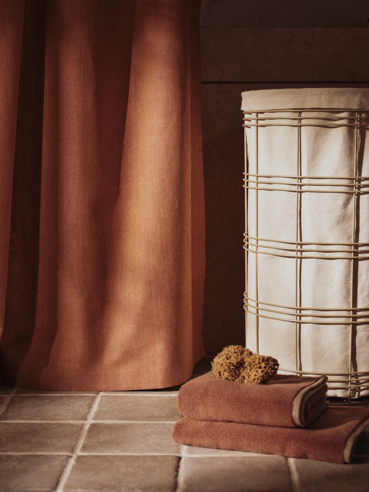 Ekko Handtuch  in Mocha/Cashmere präsentiert im Onlineshop von KAQTU Design AG. Handtuch ist von Ferm Living