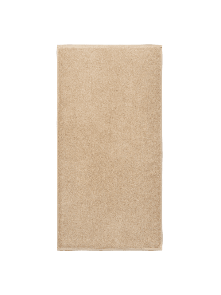 Ekko Handtuch  in Olive/Cashmere präsentiert im Onlineshop von KAQTU Design AG. Handtuch ist von Ferm Living