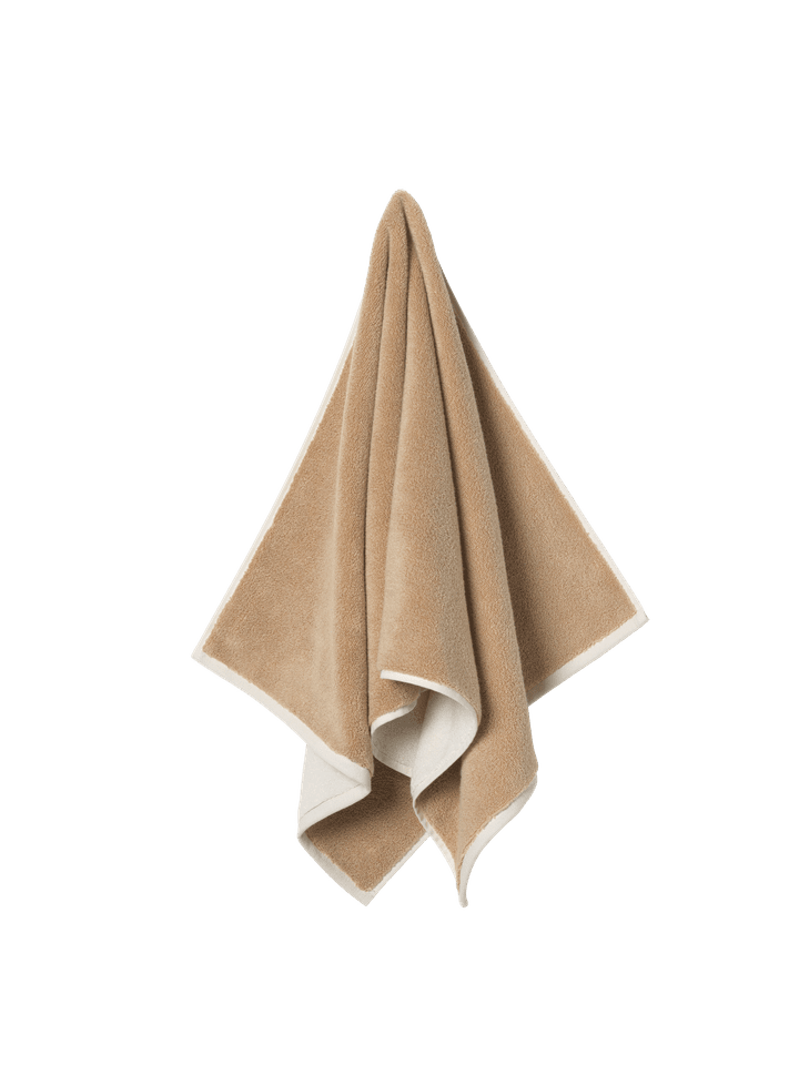Ekko Badetuch  in Cashmere/Off-white präsentiert im Onlineshop von KAQTU Design AG. Badetuch ist von Ferm Living